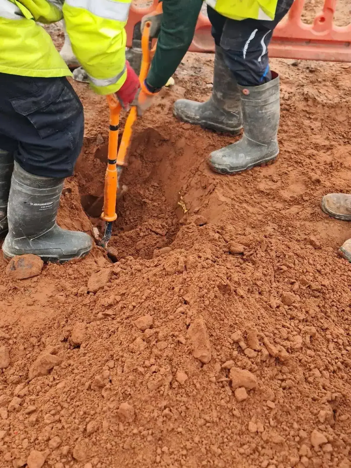 OSCA safe digging assessment demonstrating correct hand-dig technique