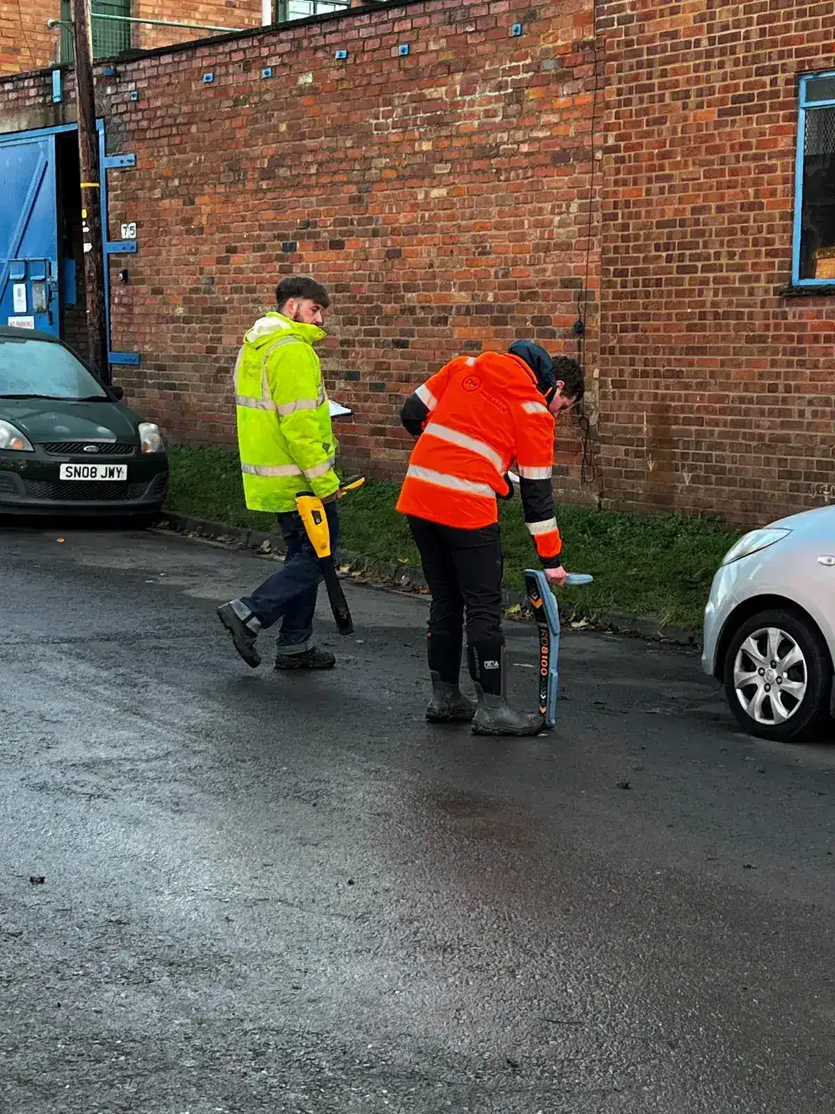 PAS128 surveyor course - electromagnetic locating practical session