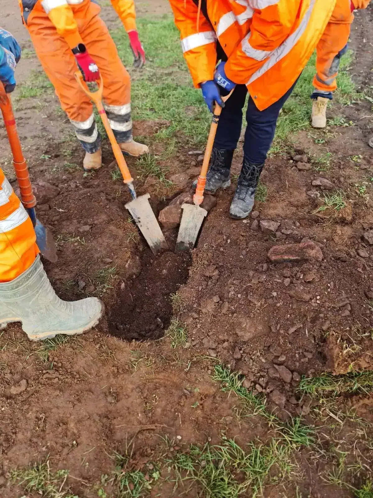 Hand digging within proximity zone