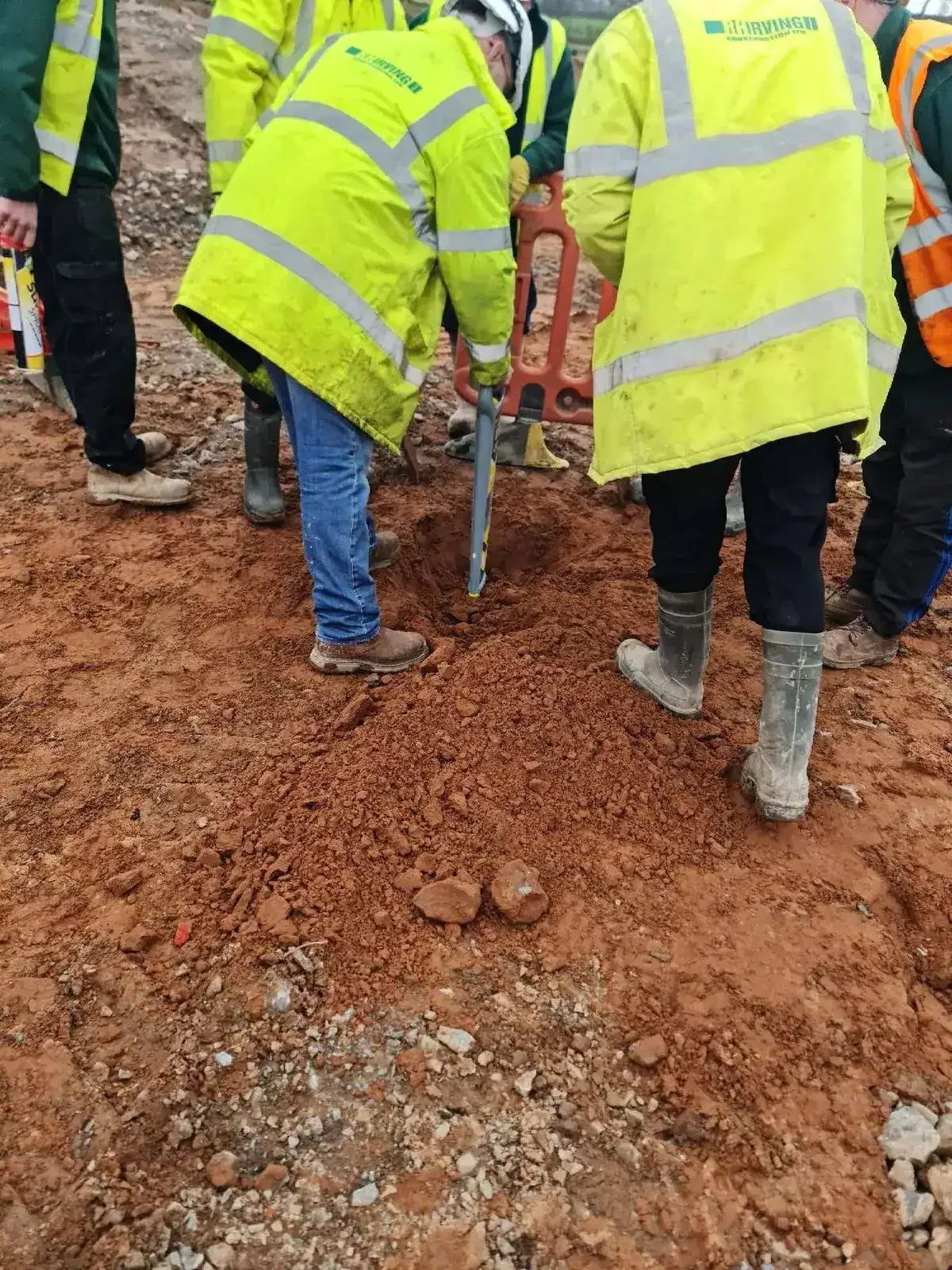 Safe digging procedures near buried services